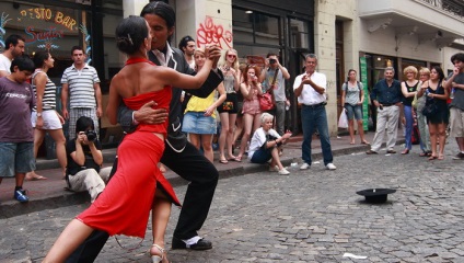 Din istoria tangoului, un dans pasional, nascut in bordeluri argentinian