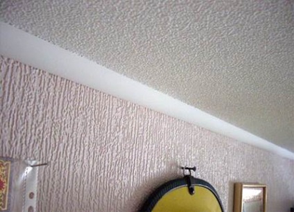 Cum să lipiți imagini de fundal pe tavan