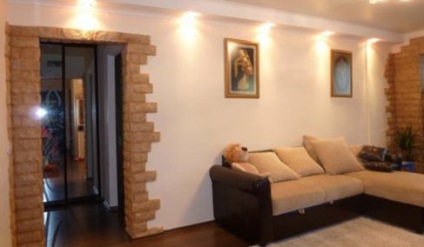 Cum de a decora sala în Hrușciov cu utilizarea de trucuri de design în practică