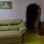 Cum de a decora sala în Hrușciov cu utilizarea de trucuri de design în practică