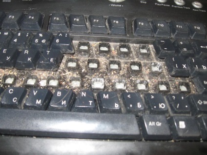 Cum să curățați tastatura cum să spălați computerul și să îl curățați corect, cum să spălați repede fără demontare,