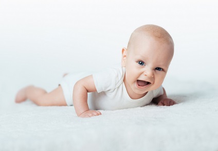 Cum să-i distrugi pe nou-născuți pe burtă de recomandările pediatrilor