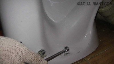 Hogyan kell ragasztani egy WC-tálat, hogy megszabaduljon a vízvezeték repedéseitől