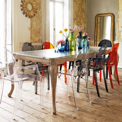Hogyan lehet kombinálni a különböző székek körül étkezőasztal 7 eredeti ötletek