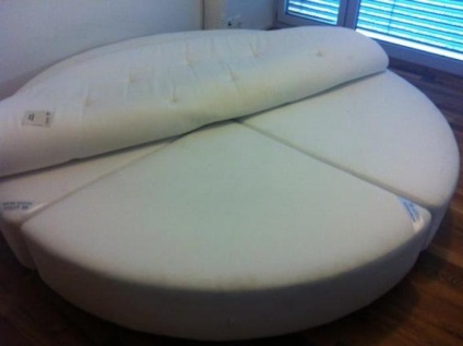 Descrierea patului Ikea în formă de pat și descrieri