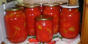 Lecho de piper în pasta de tomate pentru iarnă se poate prepara cu ușurință în conformitate cu rețeta originală din casă