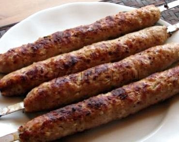 Lulia-kebab pe grătar de carne tocată o rețetă cu o fotografie, un blog culinar