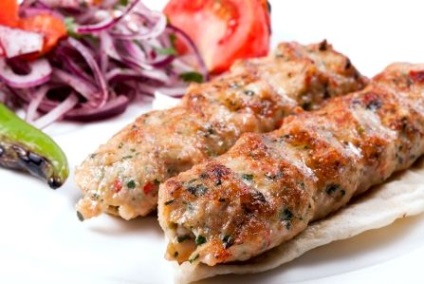 Kebab pe reteta de carne tocată cu grătar fotografie, blog, bucătar-șef