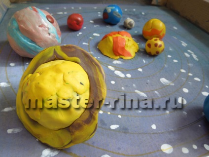 Modelul sistemului solar de plastilină