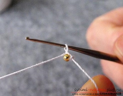 Mesterkurzusok a szövés kötegek gyöngyök különböző méretű, egy fotó a késztermék
