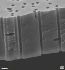 Structuri micro și nanoporoase obținute în polimeri prin intermediul unor fascicule de ioni grei accelerați