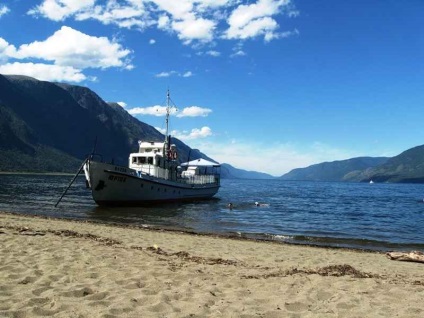 Cape - kyrsai - camping în partea de sud a lacului Teletskoye