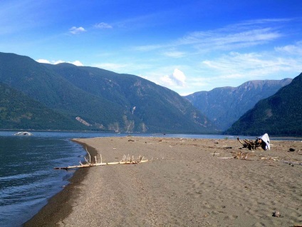 Cape - kyrsai - camping în partea de sud a lacului Teletskoye