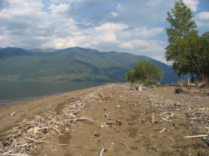 Cape - kyrsai - camping în partea de sud a lacului Teletskoye