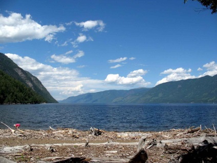 Cape - kyrsai - camping în partea de sud a lacului Teletskoye