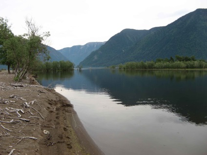 Cape - kyrsai - camping în partea de sud a lacului Teletskoye