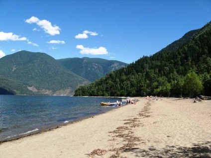 Cape - kyrsai - camping în partea de sud a lacului Teletskoye