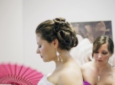 Divatos és elegáns esküvői frizura a menyasszony anyja