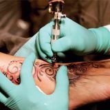 Pot obține o infecție de sânge dintr-un tatuaj - medicul tău aibolit