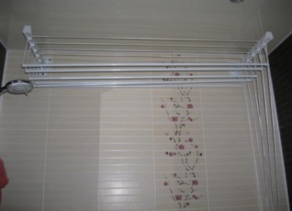 Fali szárító a fürdőszobában összecsukható, kötél, csúszó (28 fotó)