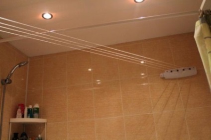 Fali szárító a fürdőszobában összecsukható, kötél, csúszó (28 fotó)