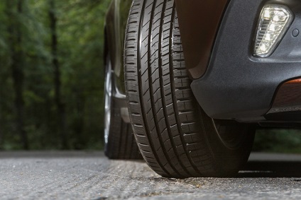 Új Nokian hakka zöld 2 gumiabroncs van forgatva könnyen és nagy szilárdságú