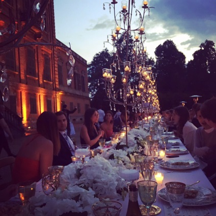 Az egyik legnépszerűbb párt a brit játszott egy esküvő egy olasz kastélyban