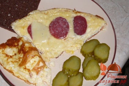 Omelet cu cârnați și brânză, rețetă pas cu pas cu fotografie