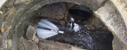 Pomparea canalelor de canalizare și curățarea
