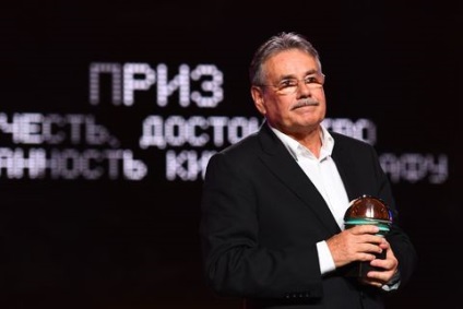 Paul nyer, és „sűrű gopoty körül egyre több és több”