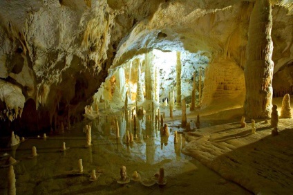 Frasassi barlangok Olaszországban leírás, fotók