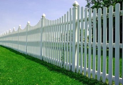 Gard plastic pentru parcelă, casa de vis