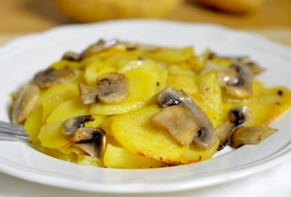 Cartofi cu ciuperci în cuptor