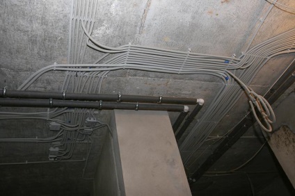 Montarea cablului în subsolul unui standard de clădire și a cerințelor
