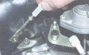 Ajustarea unei acționări a clapetei de accelerație a carburatorului pe mașina vaz 2106