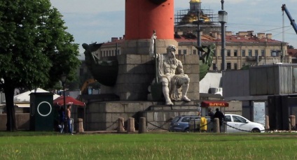 Coloanele Rostral din Sankt-Petersburg