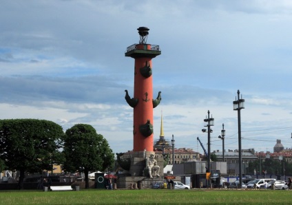 Coloanele Rostral din Sankt-Petersburg