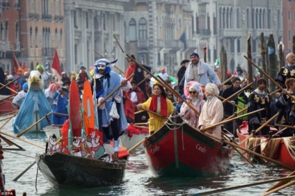 Măștile Ru și magia din Veneția încep carnavalul 2016