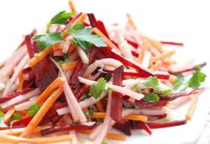 Salata de sfecla si morcovi pentru retetele de iarna cu fotografie pas cu pas