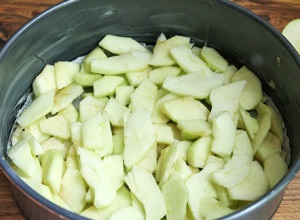 Charlotte almával klasszikus egyszerű recept egy fotó