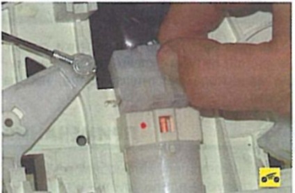 Demontarea și instalarea unității de comandă pentru încălzirea, climatizarea și ventilarea lanter 9 (Lancer 9)