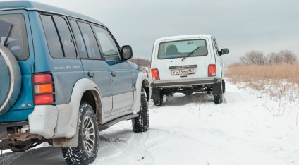 Сравнителен тест Lada 4x4 (4x4 гриза поле) и Mitsubishi Pajero (Mitsubishi Pajero)