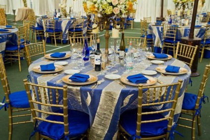 Esküvői kék és arany színű értéke az egyes színek és a szimbolizmus