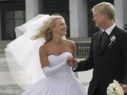 Cei care se căsătoresc cu documentele americane care trebuie eliberate