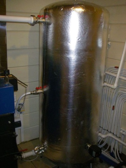 Acumulatorul de căldură pentru cazanele de încălzire, ceea ce este necesar, calculul și conectarea
