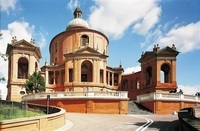 Látnivalók és gyönyörű helyen Bologna egy leírást és fotó