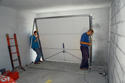 Instalarea ușilor secționale de garaj cu mâinile lor - instrucțiuni pas cu pas, video
