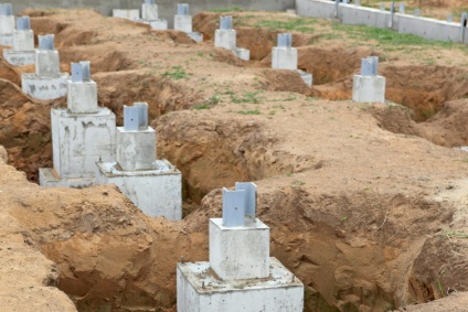 Alapok típusai előregyártott keret hangárokhoz (ez az alapítvány alkalmas) Az előregyártott keret hangárok alapjainak típusai