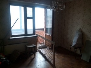 Îndepărtarea și îndepărtarea gunoiului de pe balcon