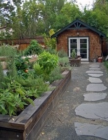 Aranjament grădină decorative peisaj într-o curte privată